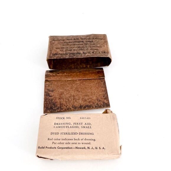 ANTIQUE WWII DRESSING FIRST AID INDIVIDUAL TROOP CAMOUFLAGED GUILD PRODUCTS - Picture 2 of 9